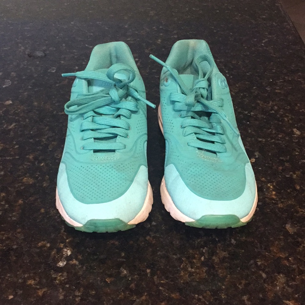 Turquoise Nike Air Max